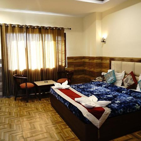 Hotel Vishnu Inn Дехрадун Екстериор снимка