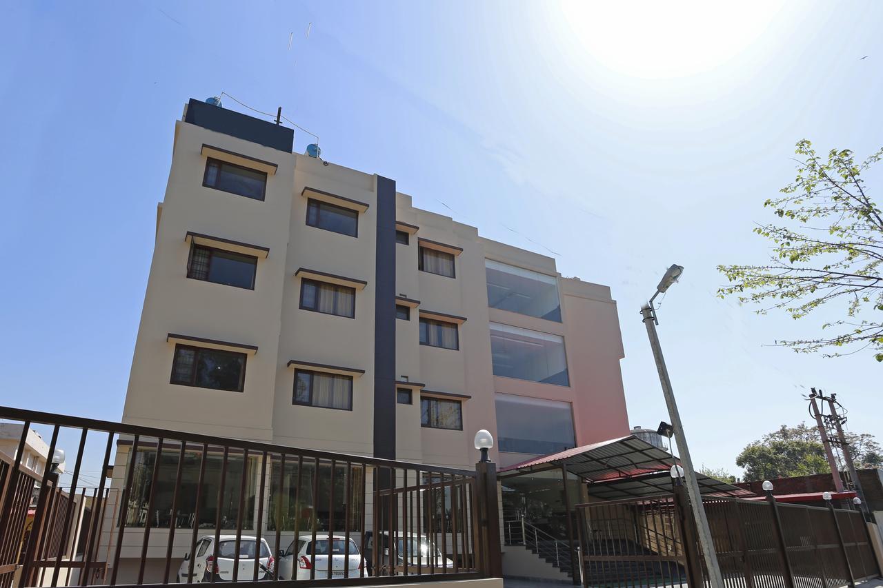 Hotel Vishnu Inn Дехрадун Екстериор снимка