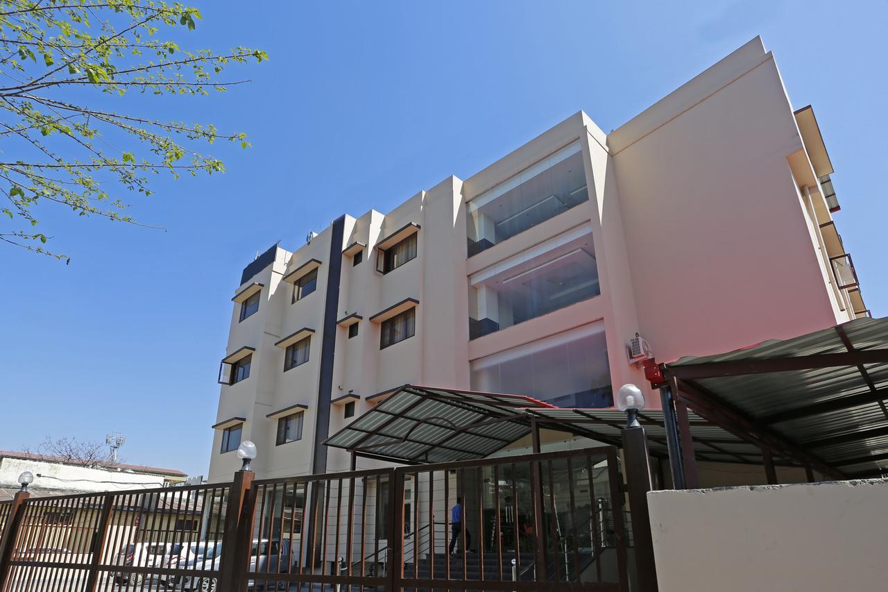 Hotel Vishnu Inn Дехрадун Екстериор снимка