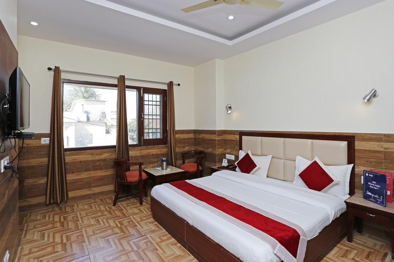 Hotel Vishnu Inn Дехрадун Екстериор снимка
