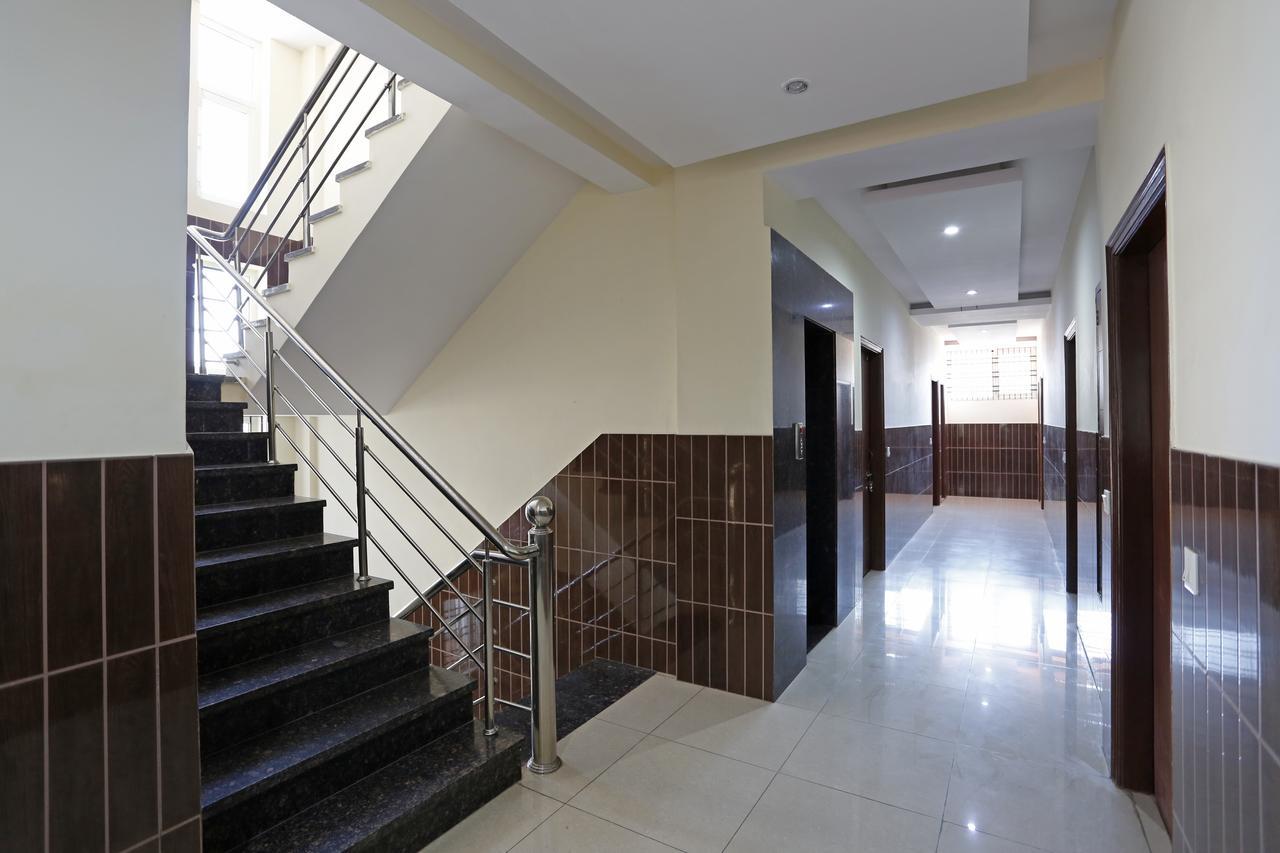 Hotel Vishnu Inn Дехрадун Екстериор снимка