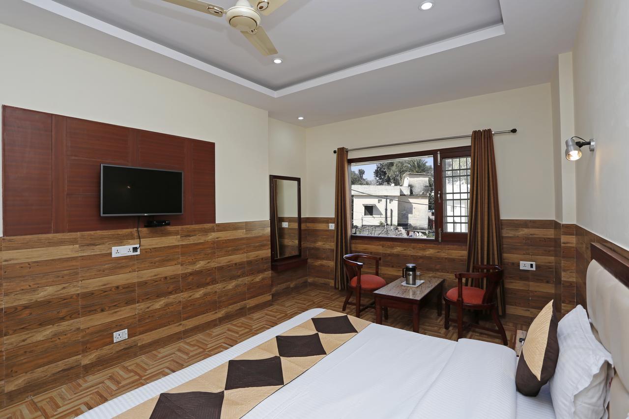 Hotel Vishnu Inn Дехрадун Екстериор снимка