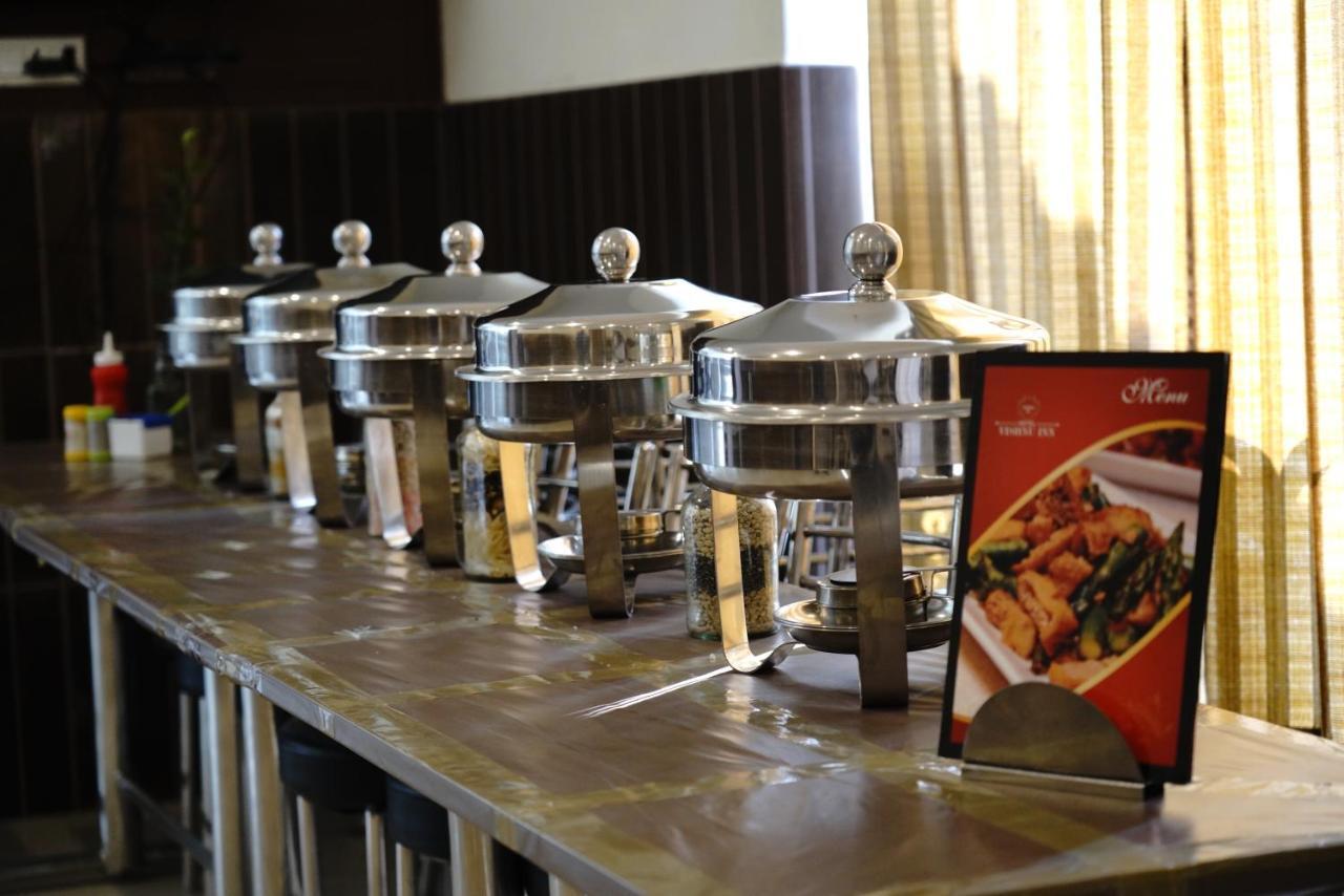 Hotel Vishnu Inn Дехрадун Екстериор снимка