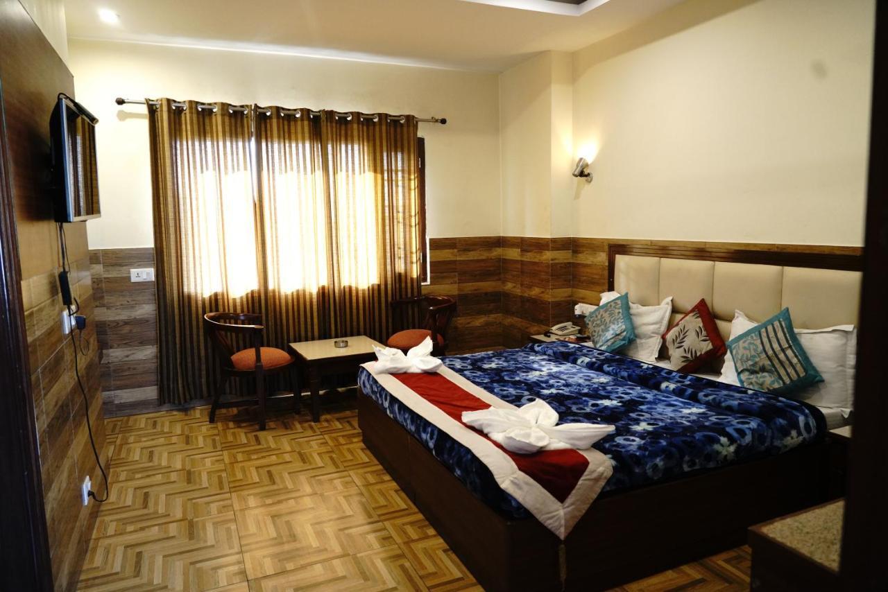 Hotel Vishnu Inn Дехрадун Екстериор снимка