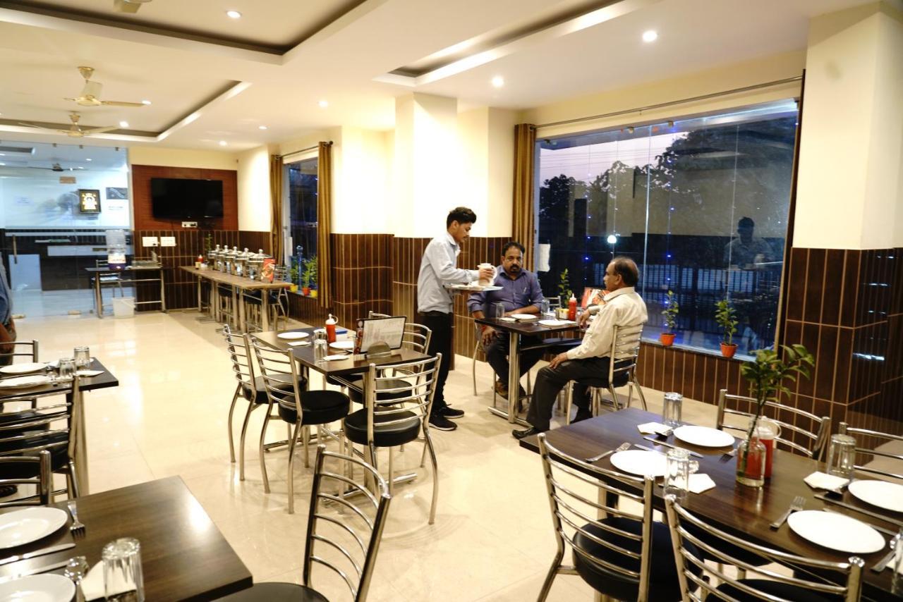 Hotel Vishnu Inn Дехрадун Екстериор снимка