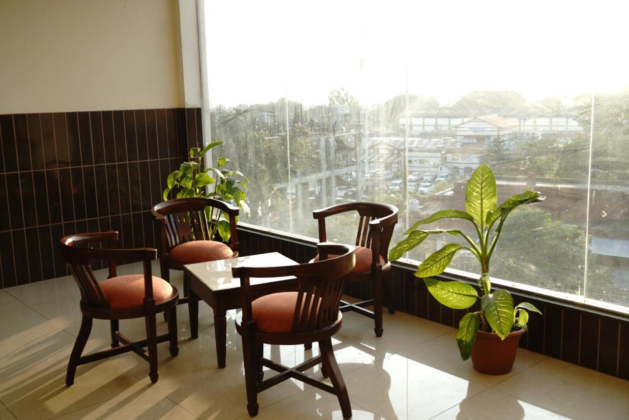 Hotel Vishnu Inn Дехрадун Екстериор снимка
