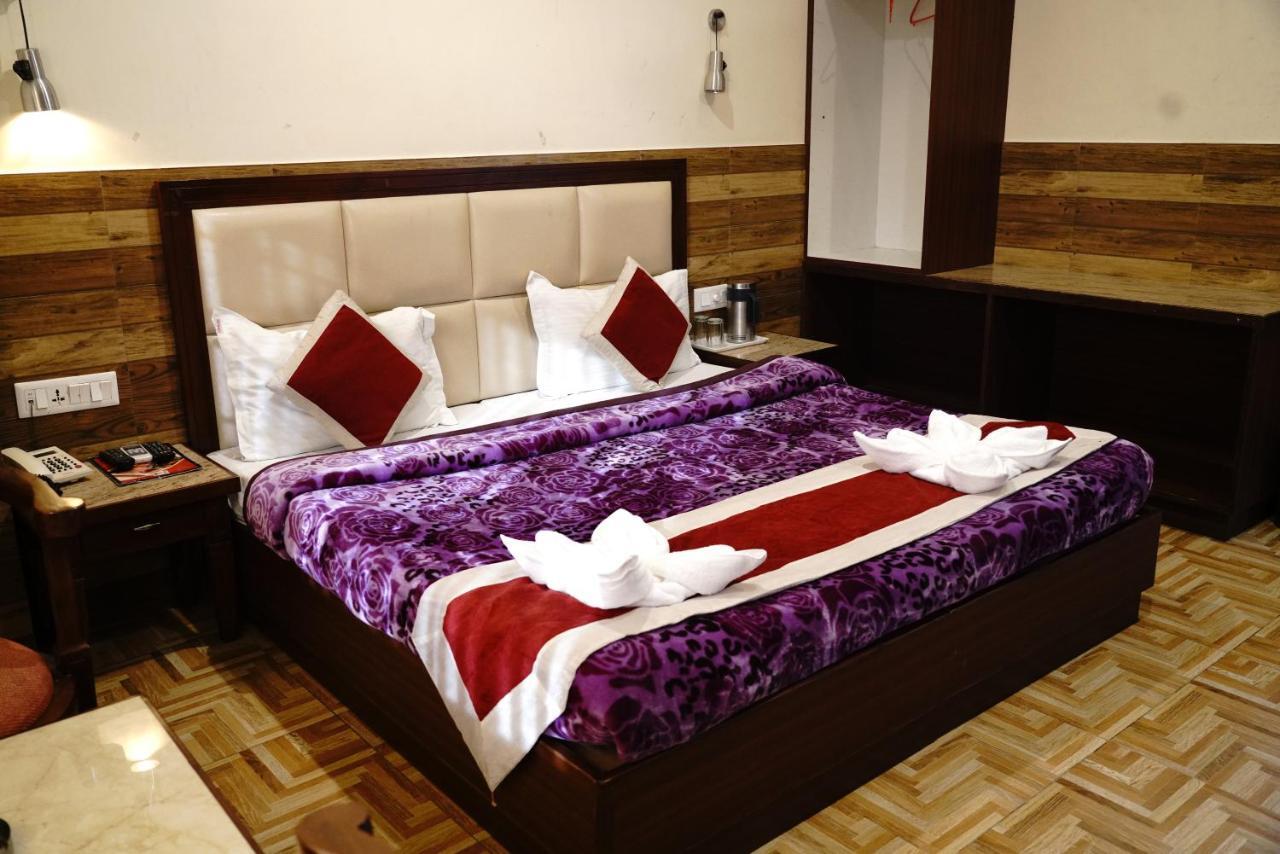 Hotel Vishnu Inn Дехрадун Екстериор снимка