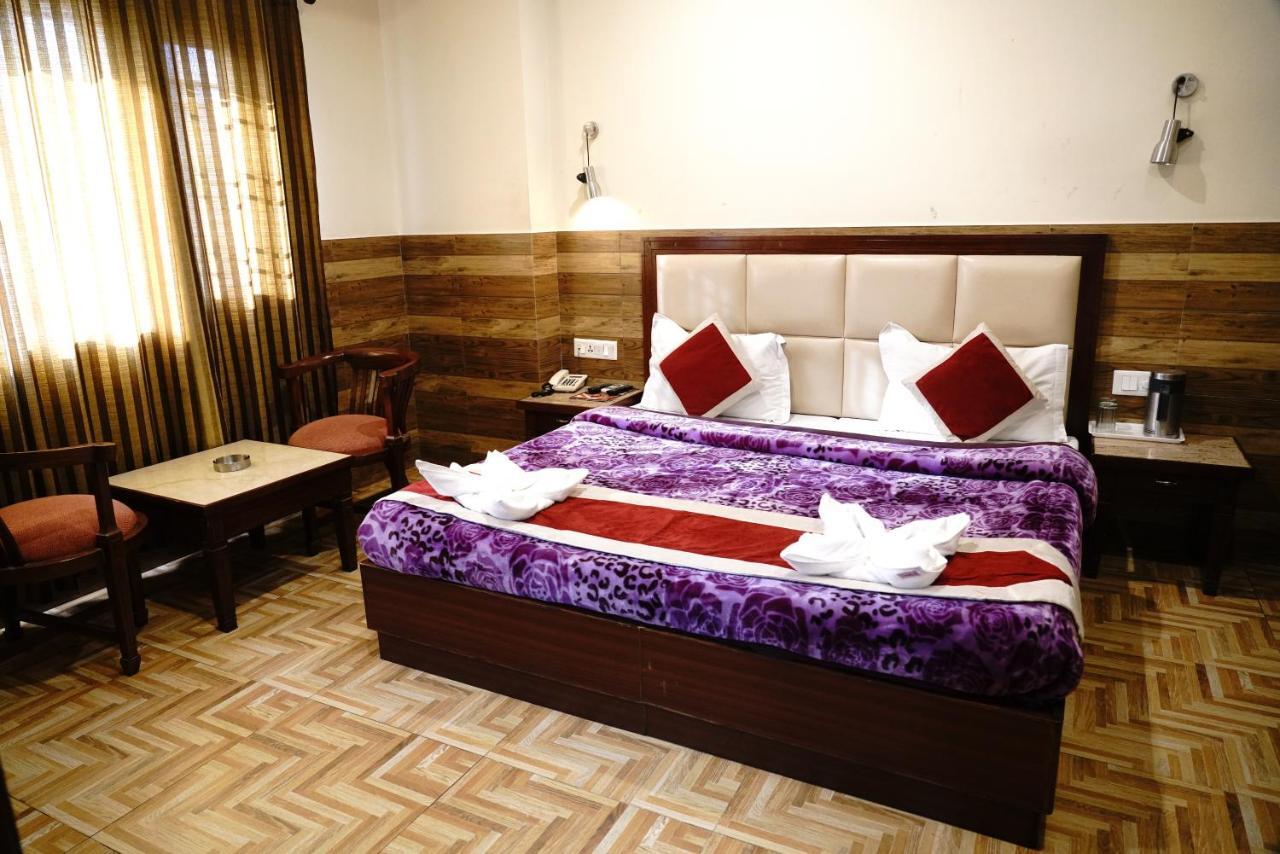 Hotel Vishnu Inn Дехрадун Екстериор снимка